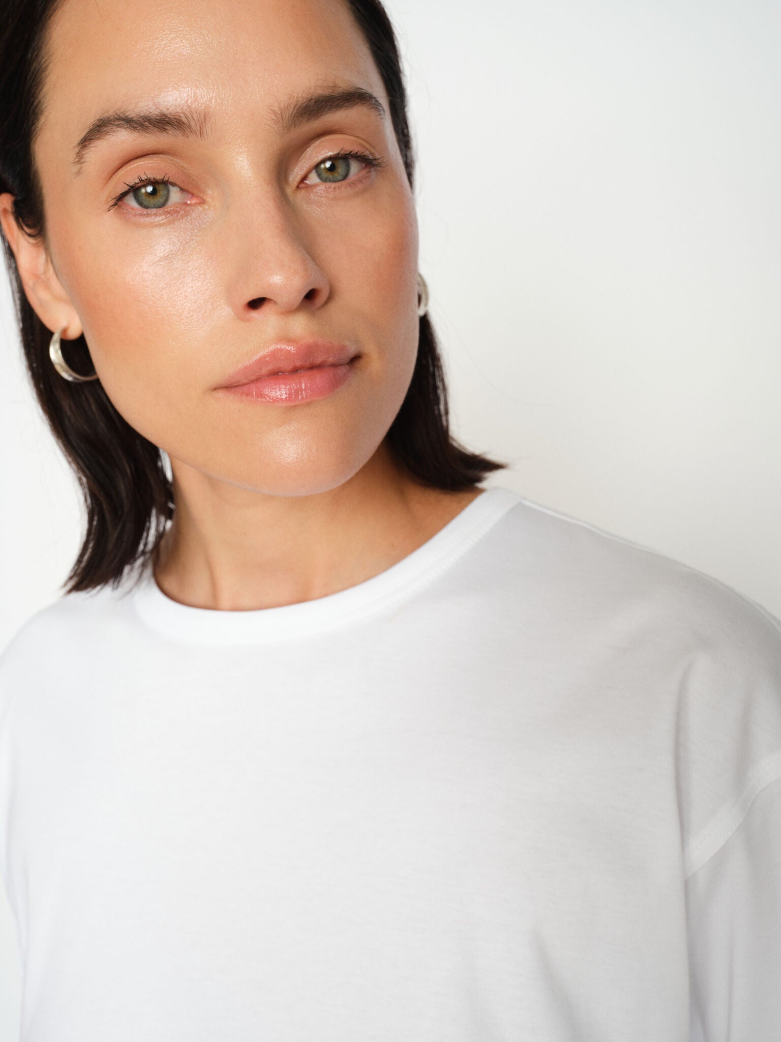Modelshot / White / Detail